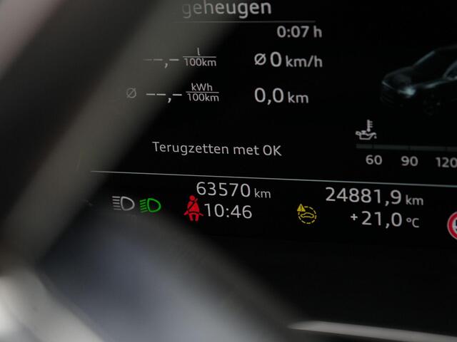 Audi Q3 S edition 45 TFSI e 245 pk | Pano | Adaptive cruise control | Navi | 19 inch | Achteruitrijcamera |