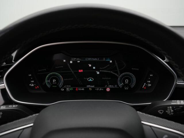 Audi Q3 S edition 45 TFSI e 245 pk | Pano | Adaptive cruise control | Navi | 19 inch | Achteruitrijcamera |