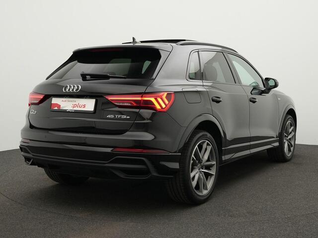 Audi Q3 S edition 45 TFSI e 245 pk | Pano | Adaptive cruise control | Navi | 19 inch | Achteruitrijcamera |