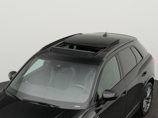 Audi Q3 S edition 45 TFSI e 245 pk | Pano | Adaptive cruise control | Navi | 19 inch | Achteruitrijcamera |