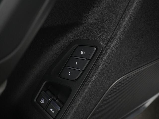 Audi Q3 Sportback S Edition 45 TFSI e 245 pk S-tronic | Panoramadak | Leder | Demperregeling | Rondomzicht camera | Bang & Olufsen | Side Assist | Standkachel | 20 inch