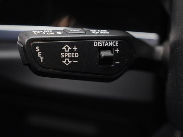 Audi Q3 45 TFSIe 180kW/245PK S Line · Drive select · Leder/stof · 360° Camera + Parkeersensoren