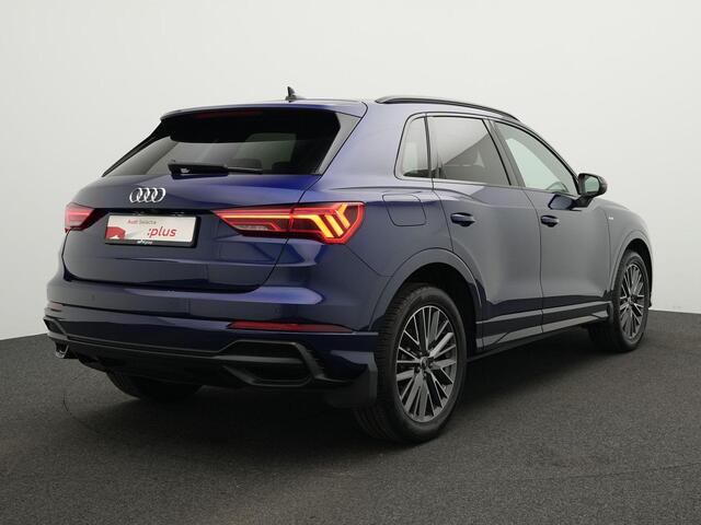 Audi Q3 45 TFSI e 245 pk S tronic S-Line / S-Line | Leder/alcantara | Alcantara interieurdelen | Achteruitrijcamera | Navigatie | Stoelverwarming