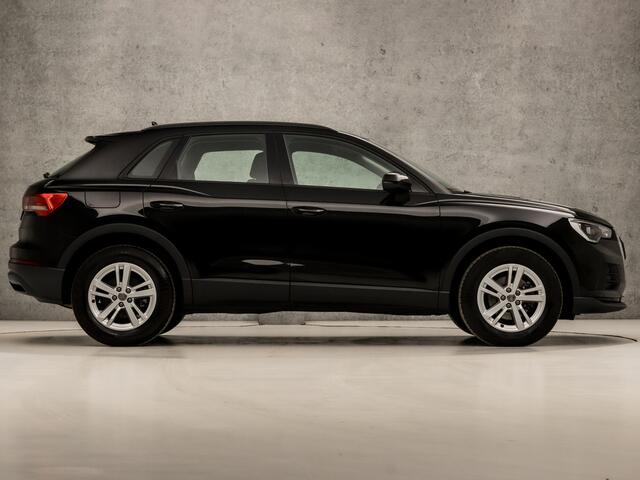 Audi Q3 35 TFSI Sportline 150Pk Automaat (APPLE CARPLAY, GROOT NAVI, CLIMATE, SPORTSTOELEN, ELEK ACHTERKLEP, PARKEERSENSOREN, CRUISE, NIEUWSTAAT)