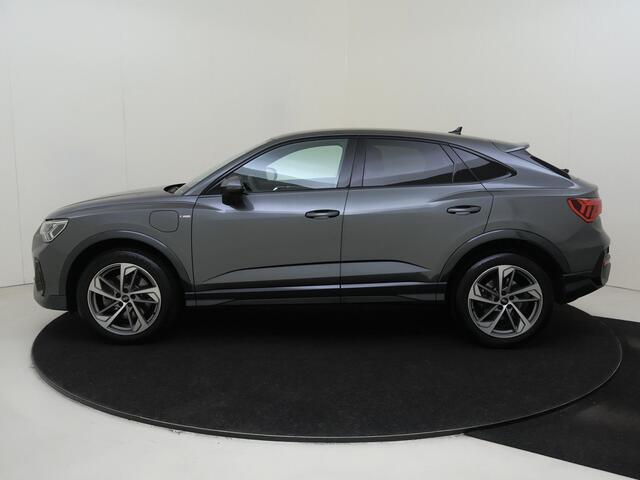 Audi Q3 Sportback 45 TFSI e S Edition | Dodehoek detectie | Stoelverwarming | CarPlay | Cruise control | Parkeersensoren | Elektrisch inklapbare buitenspiegels | Elektrische achterklep |