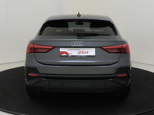Audi Q3 Sportback 45 TFSI e S Edition | Dodehoek detectie | Stoelverwarming | CarPlay | Cruise control | Parkeersensoren | Elektrisch inklapbare buitenspiegels | Elektrische achterklep |