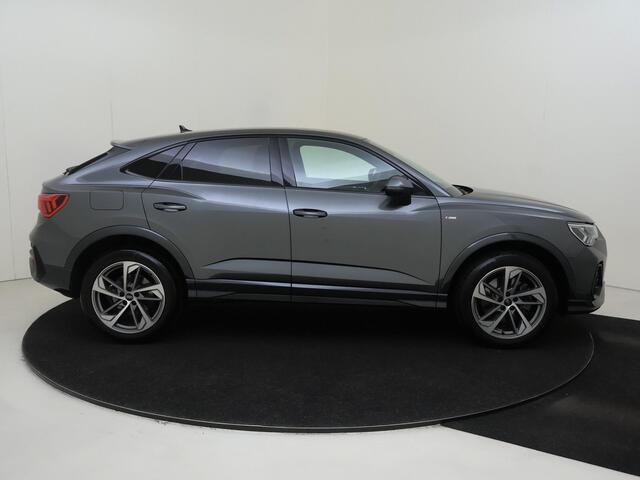 Audi Q3 Sportback 45 TFSI e S Edition | Dodehoek detectie | Stoelverwarming | CarPlay | Cruise control | Parkeersensoren | Elektrisch inklapbare buitenspiegels | Elektrische achterklep |