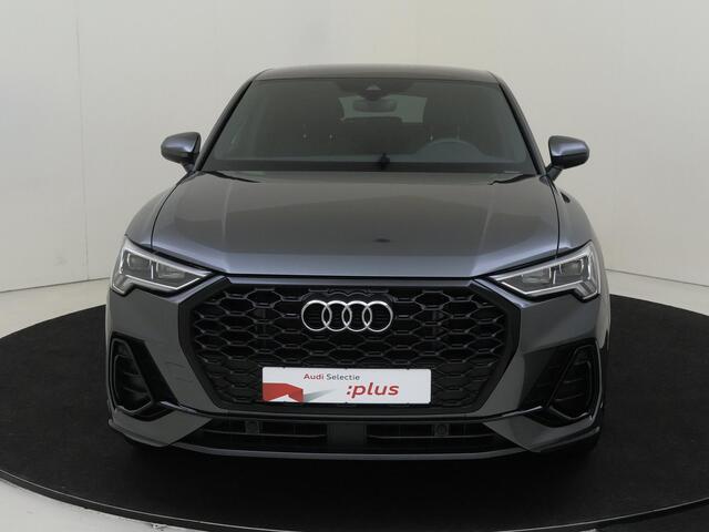 Audi Q3 Sportback 45 TFSI e S Edition | Dodehoek detectie | Stoelverwarming | CarPlay | Cruise control | Parkeersensoren | Elektrisch inklapbare buitenspiegels | Elektrische achterklep |