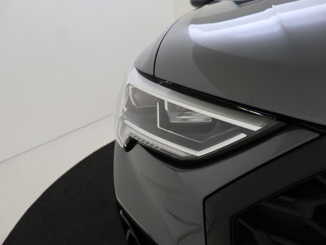 Audi Q3 Sportback 45 TFSI e S Edition | Dodehoek detectie | Stoelverwarming | CarPlay | Cruise control | Parkeersensoren | Elektrisch inklapbare buitenspiegels | Elektrische achterklep |