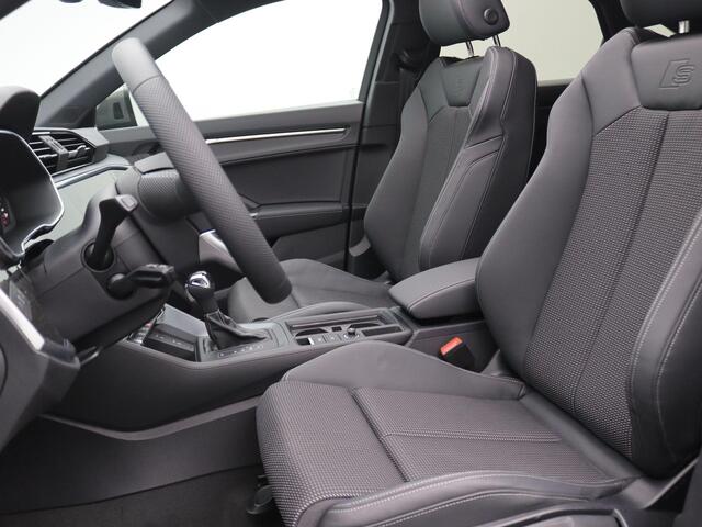Audi Q3 Sportback 35 TFSI S Edition Competition 150PK DSG S-Line, Pano-Schuifdak, Adaptieve Cruise Controle, Achteruitrijcamera, Keyless, Elektr. Achterklep, Stoelverwarming, Trekhaak, 19" LM Velgen