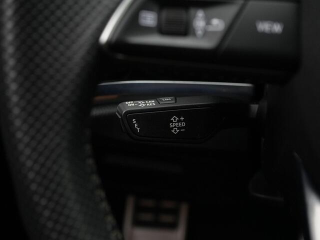 Audi Q3 35 TFSI 150 pk S-tronic S edition | Elektr. verstelbare stoelen | Achteruitrijcamera | Navigatie | Stoelverwarming | Sportonderstel