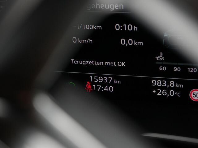 Audi Q3 Sportback 35 TFSI 150 pk S-tronic S Edition Competition / S-Line | Panoramadak | Trekhaak | Leder/alcantara | Elektr. bestuurdersstoel | Adaptive Cruise/