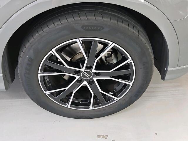 Audi Q3 35 TFSI 150pk S-Tronic Business Edition Sport / LED / Navigatie / Parkeersensoren Achter / 18" LMV