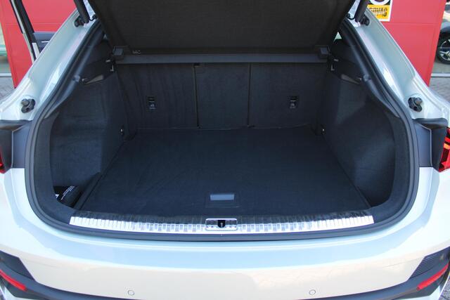 Audi Q3 Sportback 35 TFSI 150PK S-TRONIC 7 S EDITION * NIEUWSTAAT * | S-LINE EXTERIEUR | S-LINE INTERIEUR | AUDI VIRTUAL COCKPIT | PANORAMISCH SCHUIF / KANTELDAK | NAVIGATIE | TWIN LEDEREN BEKLEDING ZWART MET ROTSGRIJS STIKSEL | VOORSTOELEN VERWARMBAAR | ACHTERUI