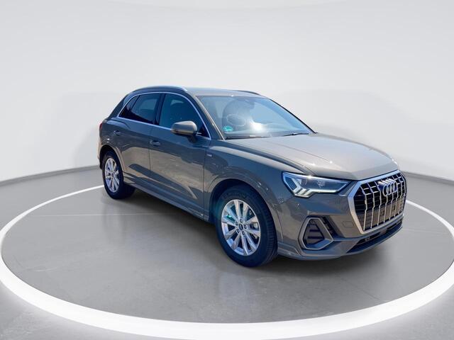 Audi Q3 35 TFSI/150PK S Line · Apple Car Play · Keyless · Navigatie · Stoelverwarming · Parkeersensoren · Garantie tot oktober 2029 of 100000km.