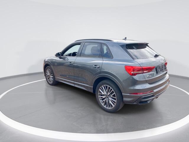 Audi Q3 45 TFSIe 180kW/245PK S-Line · Apple Car Play · Camera + Parkeersensoren · 19'' Velgen · Leder/stof