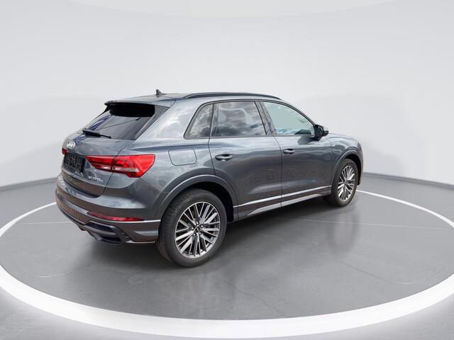 Audi Q3 45 TFSIe 180kW/245PK S-Line · Apple Car Play · Camera + Parkeersensoren · 19'' Velgen · Leder/stof