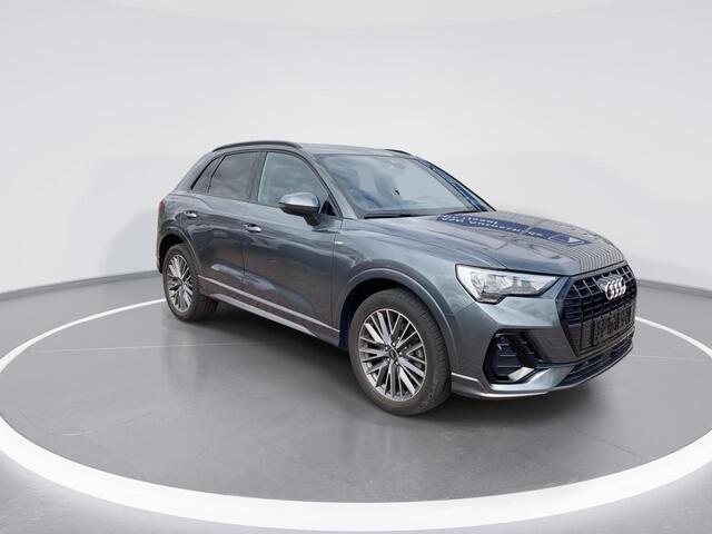 Audi Q3 45 TFSIe 180kW/245PK S-Line · Apple Car Play · Camera + Parkeersensoren · 19'' Velgen · Leder/stof