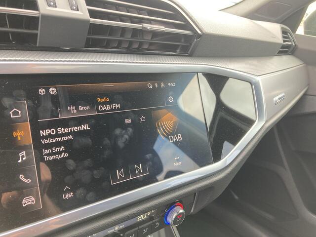 Audi Q3 45 TFSIe 180kW/245PK S-Line · Apple Car Play · Camera + Parkeersensoren · 19'' Velgen · Leder/stof