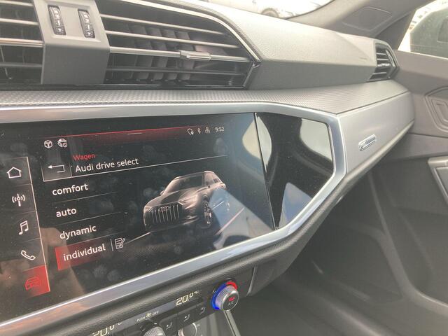 Audi Q3 45 TFSIe 180kW/245PK S-Line · Apple Car Play · Camera + Parkeersensoren · 19'' Velgen · Leder/stof