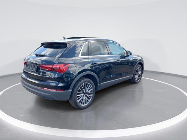 Audi Q3 45 TFSIe 180kW/245PK · Panoramadak · Stoelverwarming · Camera · Apple Car Play · Leder/Alcantara · Drive select