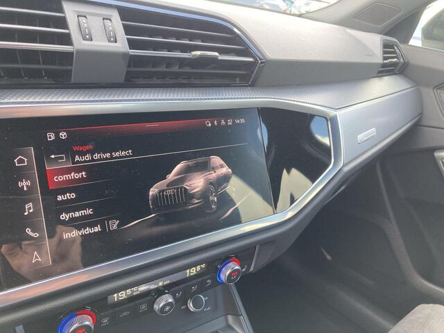 Audi Q3 45 TFSIe 180kW/245PK · Panoramadak · Stoelverwarming · Camera · Apple Car Play · Leder/Alcantara · Drive select
