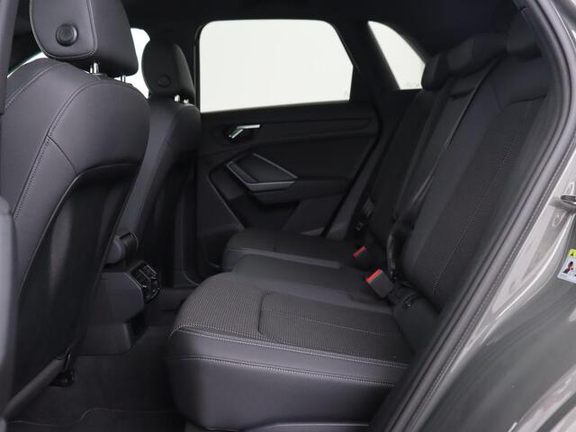 Audi Q3 35 TFSI S Line Pro Line S | Panoramadak | Stoelverwarming | Adaptive cruise | Carplay | Trekhaak | Keyless | Virual Cockpit | Half leder | DAB | Full LED