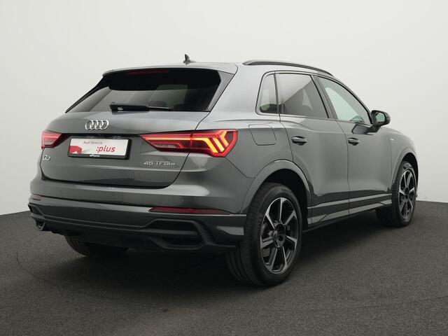 Audi Q3 45 TFSI e 245 pk S-tronic S edition / S-Line | Panoramadak | Rondomzicht camera | Elektr. verstelbare stoelen | Leder/alcantara