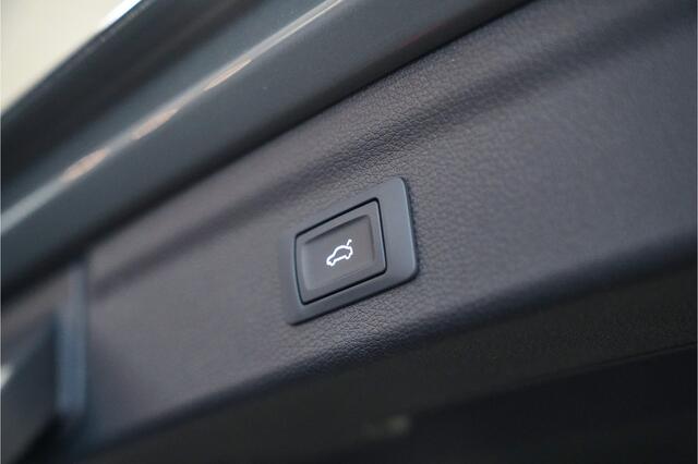 Audi Q3 45 TFSI e S-Line/Navi/Dealer onderhouden/Unieke stand