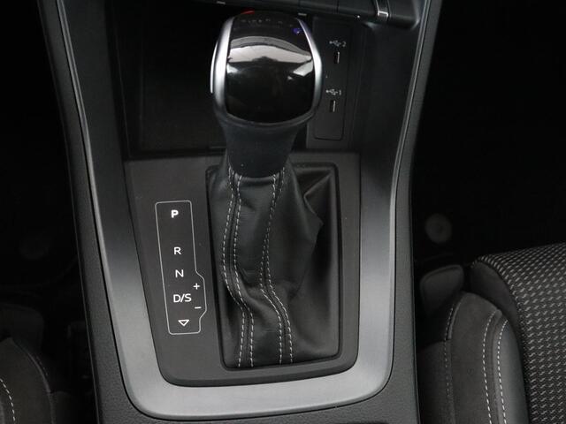 Audi Q3 45 TFSI e S edition | Stoelverwarming | Adaptive cruise | Carplay | 19'' | Virtual Cockpit | Sportstoelen | Half leder | Full LED | Parkeerhulp | PHEV | Plug In