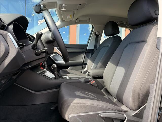 Audi Q3 Sportback 45 TFSI E S-Line | PHEV | Matrix | Stoelverwarming | Digital Dash | Parkeersensoren |