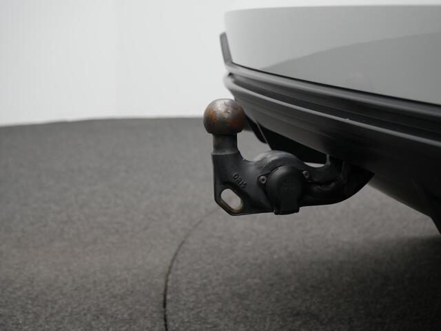 Audi Q3 35 TFSI 150 pk S-tronic S-Line | Panoramadak | Trekhaak | Bang & Olufsen | Leder/alcantara | Navigatie