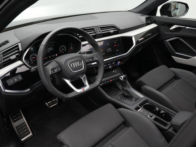 Audi Q3 Sportback 35 TFSI 150 pk S Edition Competition | Panoramadak | Trekhaak | Adaptief onderstel | 20 inch | Rondomzicht camera | Optiekpakket zwart plus | Carbon inleg