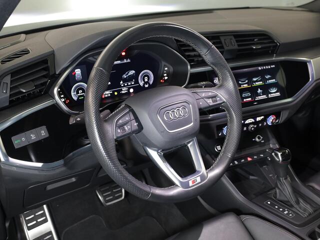 Audi Q3 45 TFSI e S edition 245 pk S-tronic | Navigatie | Parkeersensoren (Park assist) | Achteruitrijcamera | Adaptieve cruise control | Lederen bekleding | Elektr. voorstoelen | S-Line |