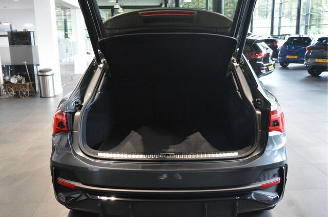 Audi Q3 Sportback 35 TFSI 2X S-LINE Black Style pano trekhaak camera 20 inch !!