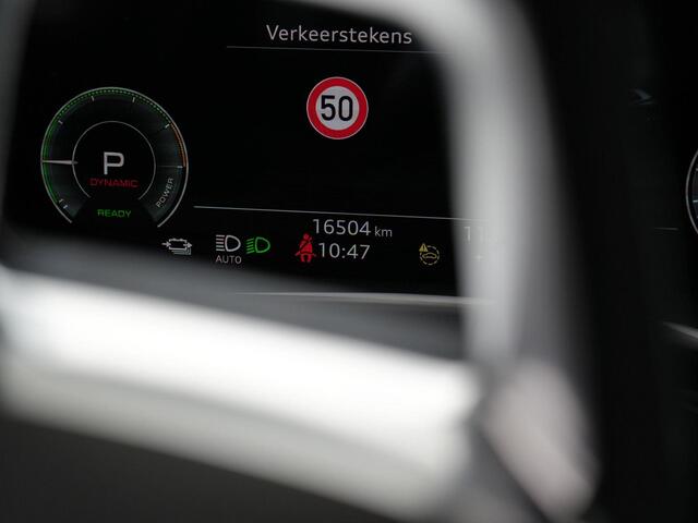 Audi Q3 45 TFSI e 245 pk S-tronic S-Line | Achteruitrijcamera | Navigatie | Adaptive Cruise | Side Assist