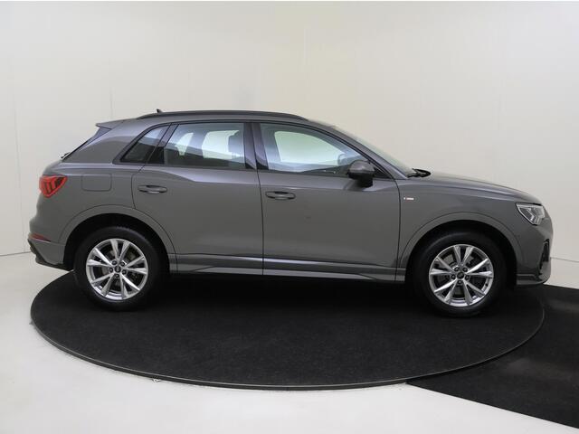 Audi Q3 45 TFSI e S edition | Stoelverwarming | Keyless | Dodehoek detectie | CarPlay | Sfeerverlichting | Parkeersensoren | Elektrische achterklep |