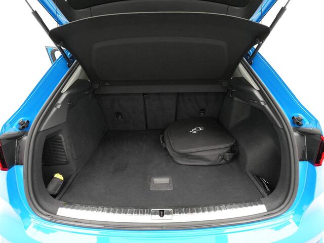 Audi Q3 45 TFSI e 245pk S Line edition Navigatie Acc Clima Pdc Carplay Side Assist / Afn. Trekhaak