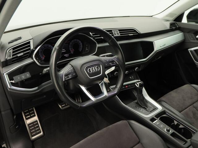 Audi Q3 35 TFSi 150 Pk Automaat S-Line | Trekhaak | Panoramadak | Adaptive Cruise | Camera | CarPlay | LED | Stoel Verwarming | 19 Inch | 59.477 Km