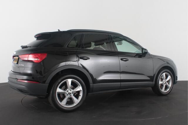 Audi Q3 45 TFSI e edition > 245pk/Leer/19inch/keyless/Stoelverwarming/Plug in-hybride...