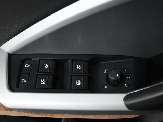 Audi Q3 45 TFSI e Advanced edition | Navigatiesysteem | Stoelverwarming | Parkeerhulp voor en achter |