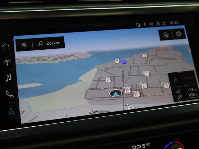 Audi Q3 45 TFSIe 180kW/245PK S Line · Camera · Stoelverwarming · Apple/Android Car Play · Leder/Stof · Trekhaak ·