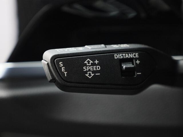 Audi Q3 45 TFSIe 180kW/245PK Business Edition · Elektrische stoelverstelling · Trekhaak · Stoelverwarming · Navigatie ·