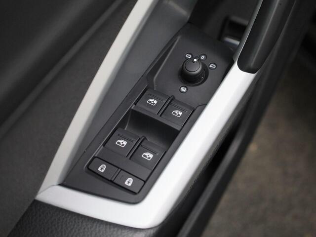 Audi Q3 Sportback 45 TFSIe 180kW/245PK Business · Camera · Stoelverwarming · Drive select · Navigatie ·