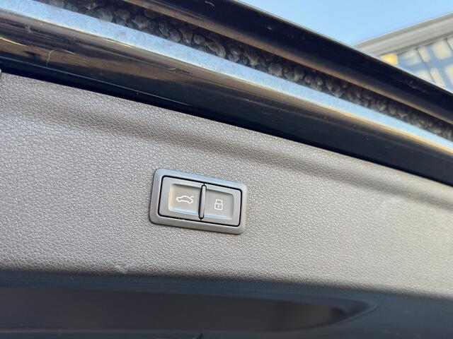 Audi Q3 2.0 TFSI quattro Sport S Line Edition GRATIS Afleverpakket! | Trekhaak | Car-Play | Keyless |