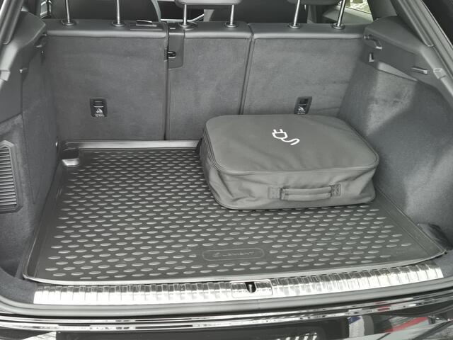 Audi Q3 45 TFSI e S edition | Camera rondom | SONOS | Navigatie | Climate Control | Cruise Control | 20 inch