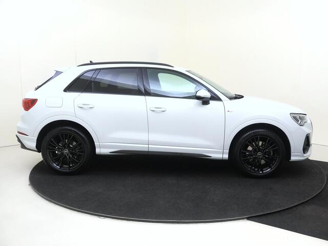 Audi Q3 45 TFSI e S edition | Trekhaak | Achteruitrijcamera | Dodehoek detectie | Keyless | Stoelverwarming | Cruise control | Navigatie |