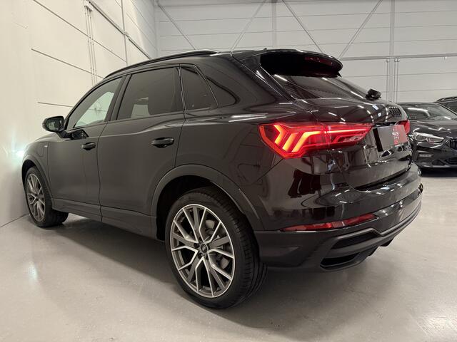 Audi Q3 45 TFSI e 3x S-Line BLACK OPTIC TREKHAAK/20"/SONOS/KEYLESS/CARPLAY/ACC/MATRIX/AMBIENT/VIRTUAL/ALCANTARA-LEER/MYTHOSSCHWARZ METALLIC/VOLLEDIG AUDI DEALER HISTORIE