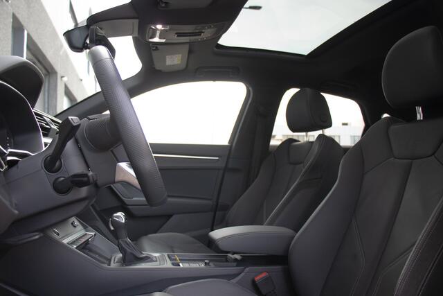 Audi Q3 Sportback 45 TFSI e S Edition | S-Line | Full Option | BTW | 1 Eigenaar | Dealer Onderhouden | Pano | Matrix LED | Sonos | 360 View | Sfeer | Virtual | 20 Inch | Climate | Stoelverwarming | Vol Leder | Keyless | ACC | Dode Hoek Detectie | Garantie