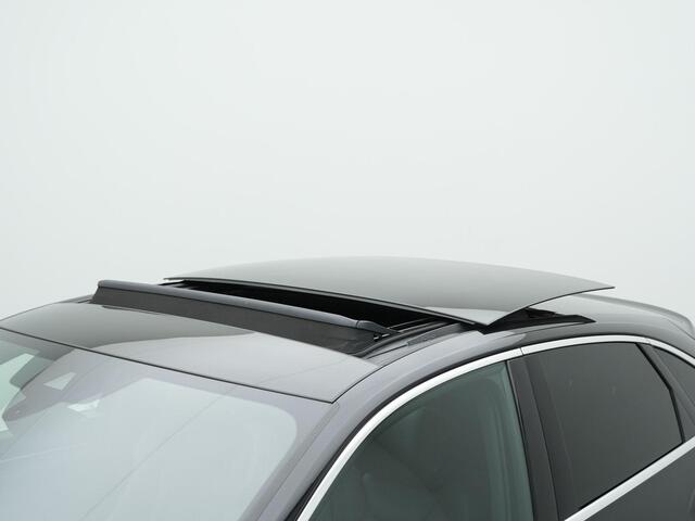 Audi Q3 Sportback 35 TFSI 150 pk S-tronic S-Line | Panoramadak | Trekhaak | Standkachel | Elektr. verstelbare stoel | Leder/alcantara | Achteruitrijcamera | Stoelverwarming